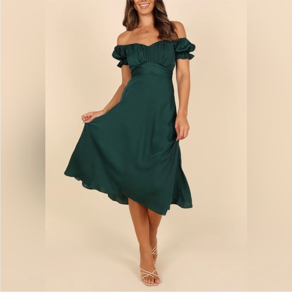 Petal & Pup Off-Shoulder Dark Green Midi Dress